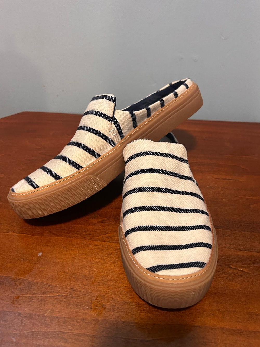 Toms Rivera Slip-On Mules with Navy Stripes and Gum Sole W8